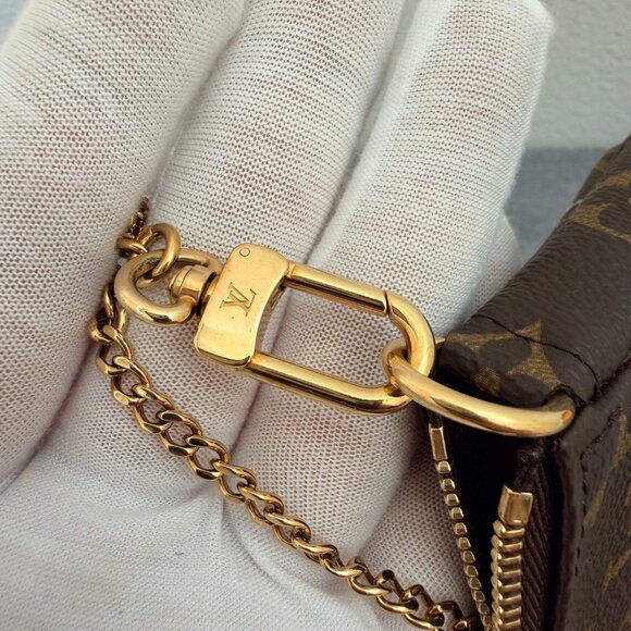 Louis Vuitton Mini Pochette Accessoires Monogram Christmas Animation Pouch - Picture 12 of 13